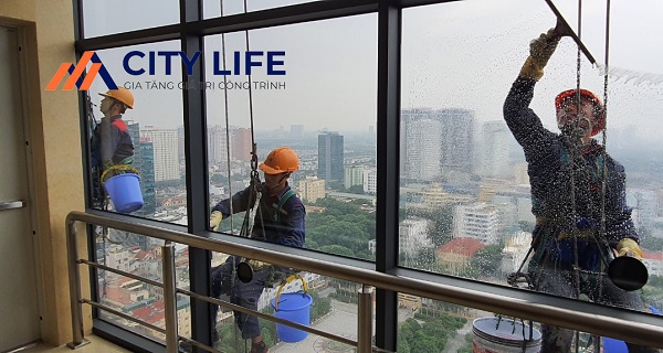 Quy trình của dịch vụ lau kính nhà cao tầng